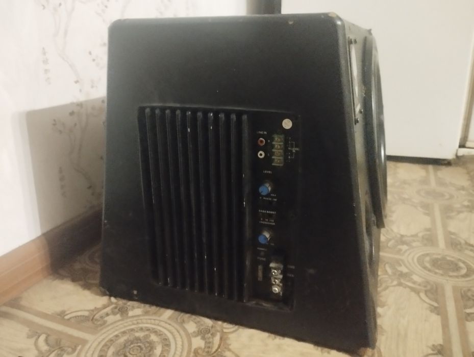 Продам саб element 5 в хорошем состоянии долбит как надо