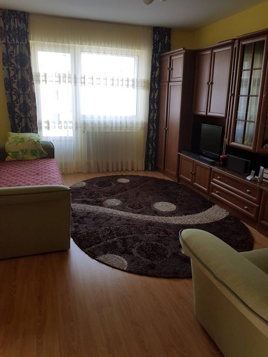 Închiriez apartament cu doua camere