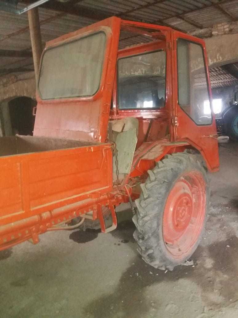 трактор т16  кузовом