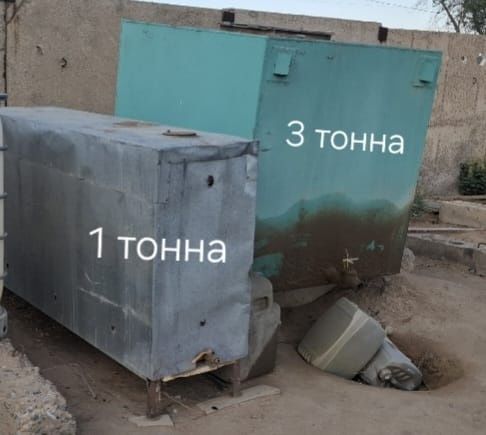 Цистерна 3 куб  и 1 куб