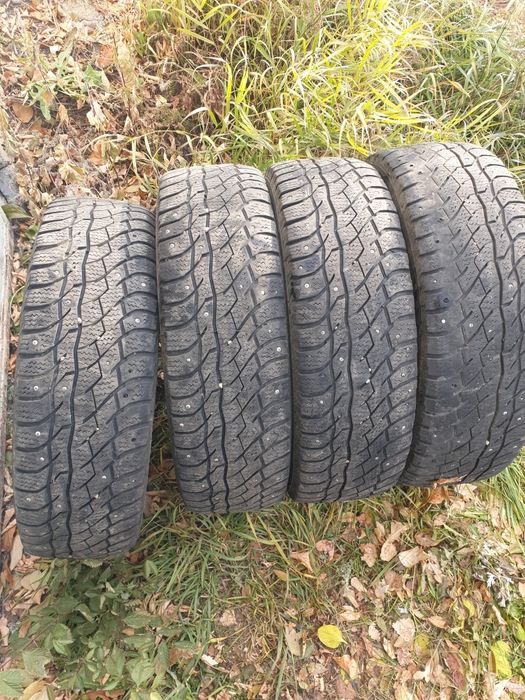 Продам зимние шипованные шины  Виати