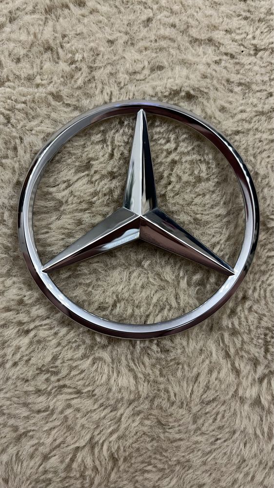 Оригинални емблеми за W213