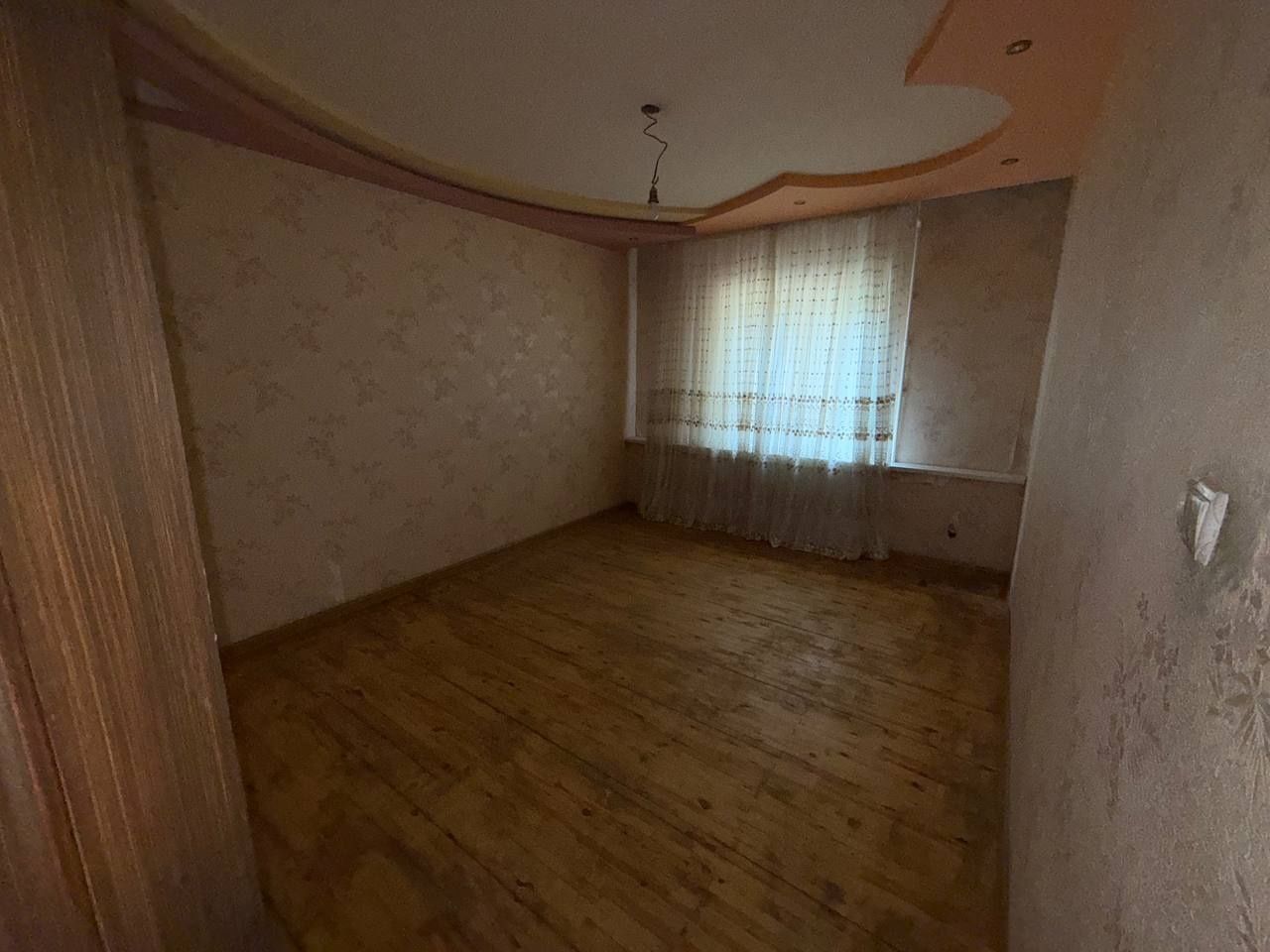Продаётся под офис 100 кв.м на против 1 гор болница