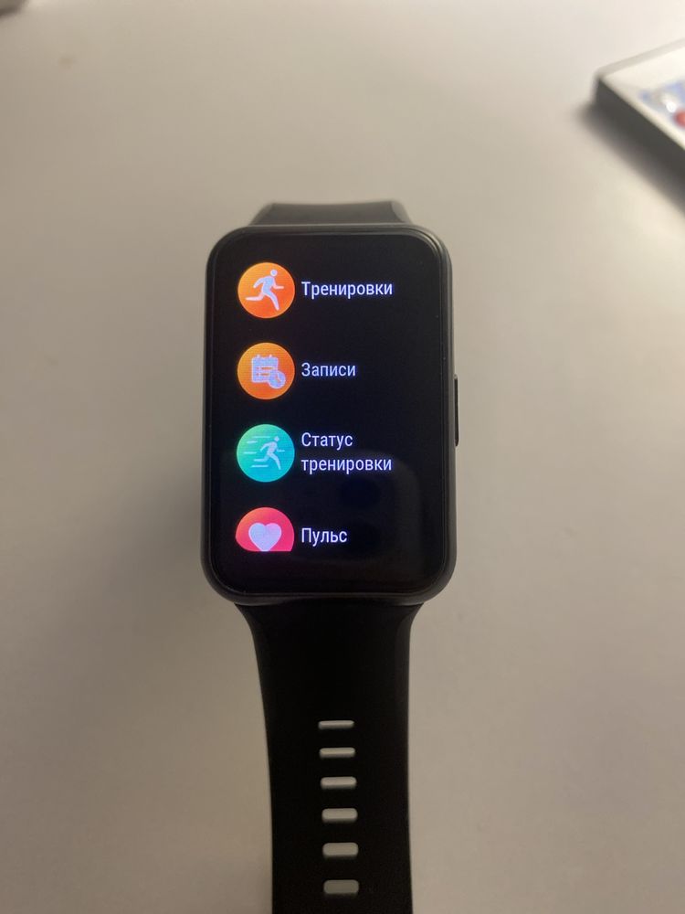 Продаю смарт часы :Huawei watch fit