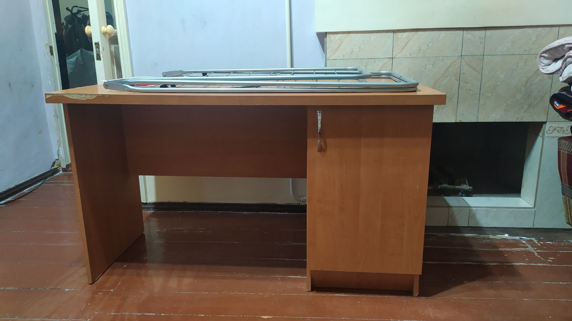 Продам детскую кроватку и письменный стол