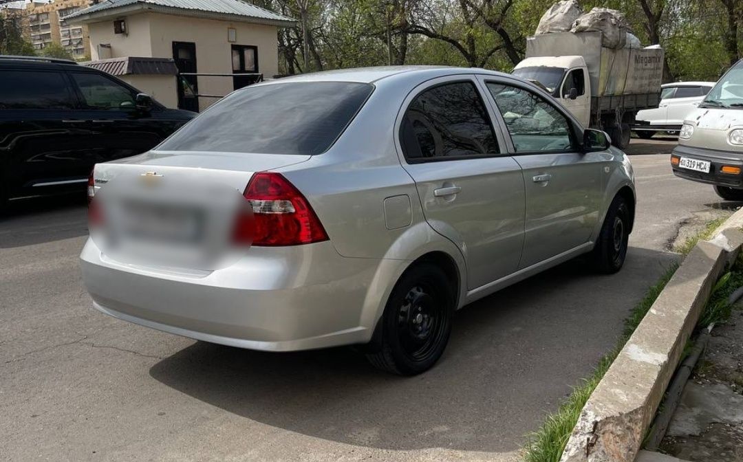 Срочно продам свою машину нексия3