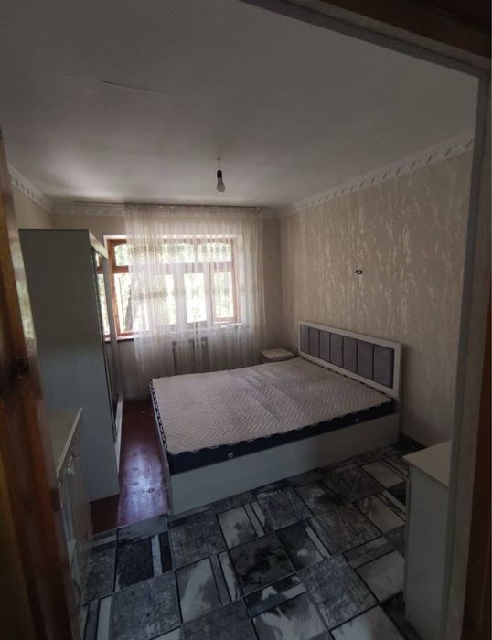 Метро М Улугбек. 3 комнтная. Балкон 2/6. Кирпич. Срочно