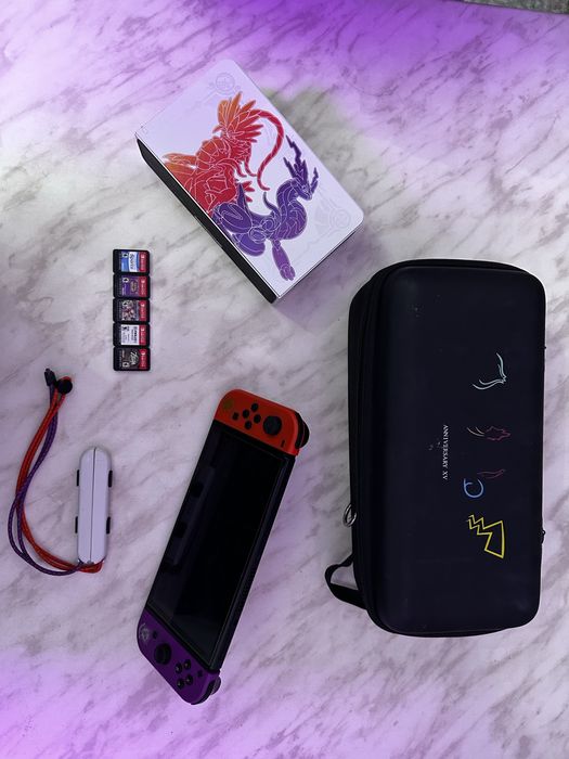 Продам Nintendo OLED с чехлом и играми