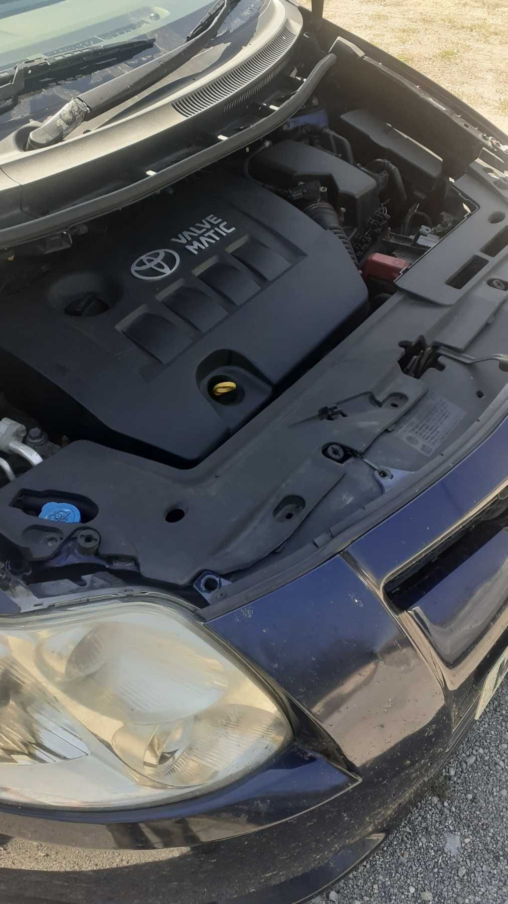 Тоьота Аурис Toyota Auris 2009г. 1600куб. 131кс. БЕНЗИН