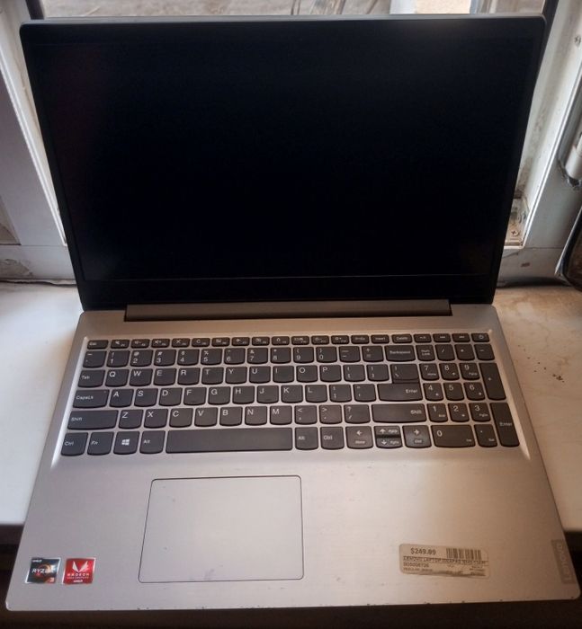 Lenovo noutbuk sotiladi