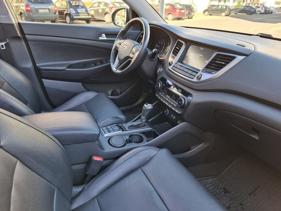 Vând Hyundai Tucson 2.0 CRDI 4WD 6AT LUXURY PACK+