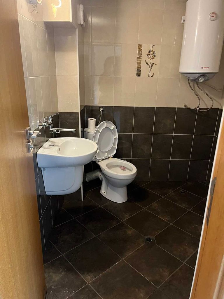 Дава се под наем Двустаен апартамент в Враца, Център - 69 кв.м за 244.8 € - Снимка #5