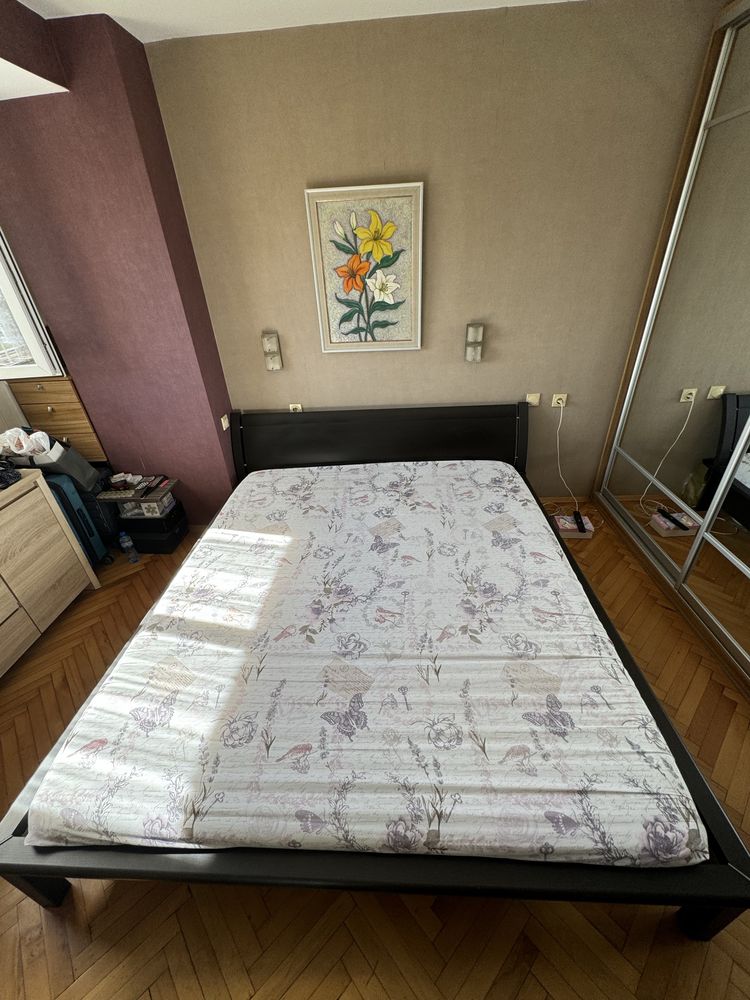 Спалня с извита табла+ матрак 180/200 + подматрачни рамки