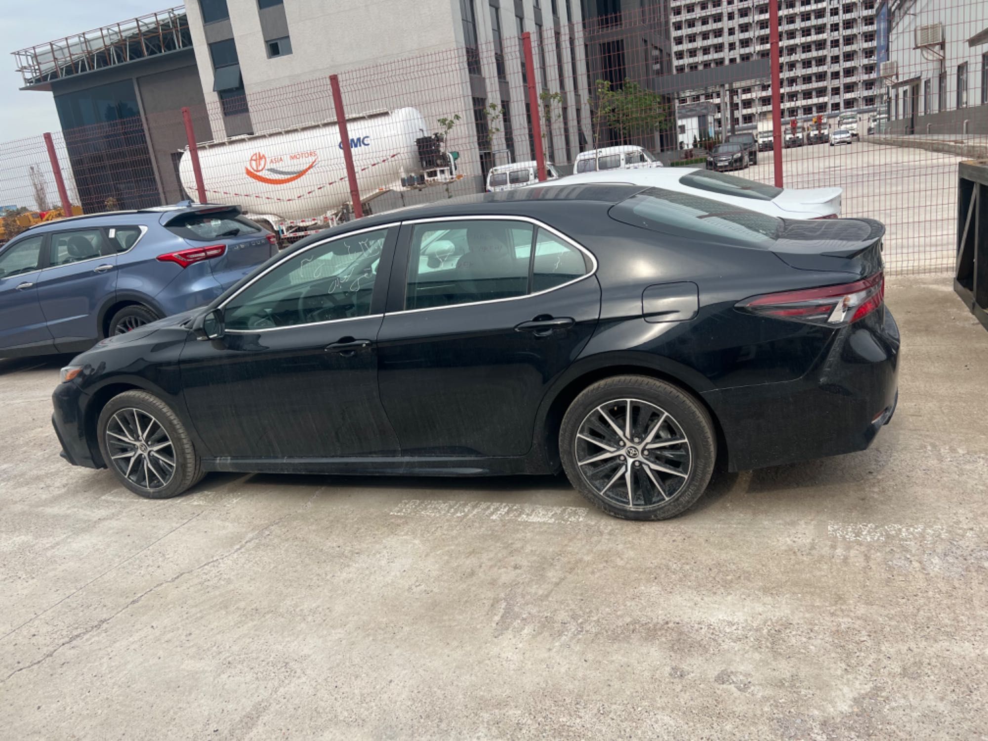 Toyota camry hybrid SE model 2023 год , наличие в Ташкенте