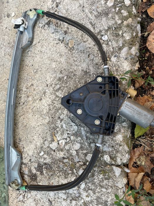 Кора предна дясна врата Renault Clio 2 и стъглоповдигач