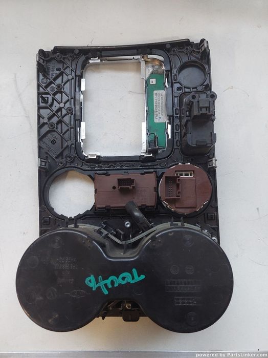 Consola centrala VOLKSWAGEN TOUAREG (7LA, 7L6, 7L7) [ 2002 - 2013 ] OEM 7p17132203a