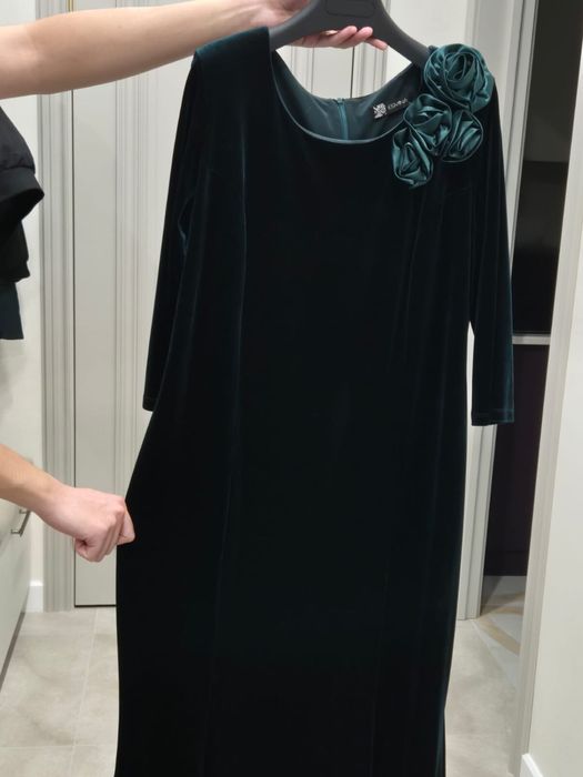 Продам красиаое велюровое плптье в отличном состоянии