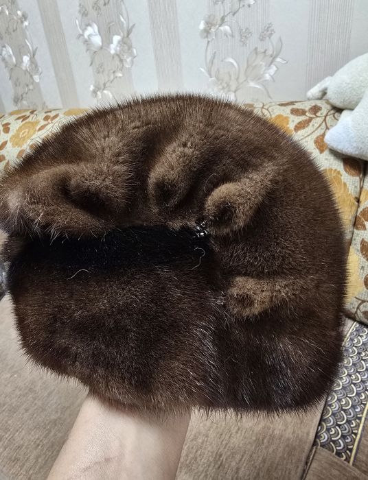 Продам женскую норковую шапку,  практически новая, размер регулируется