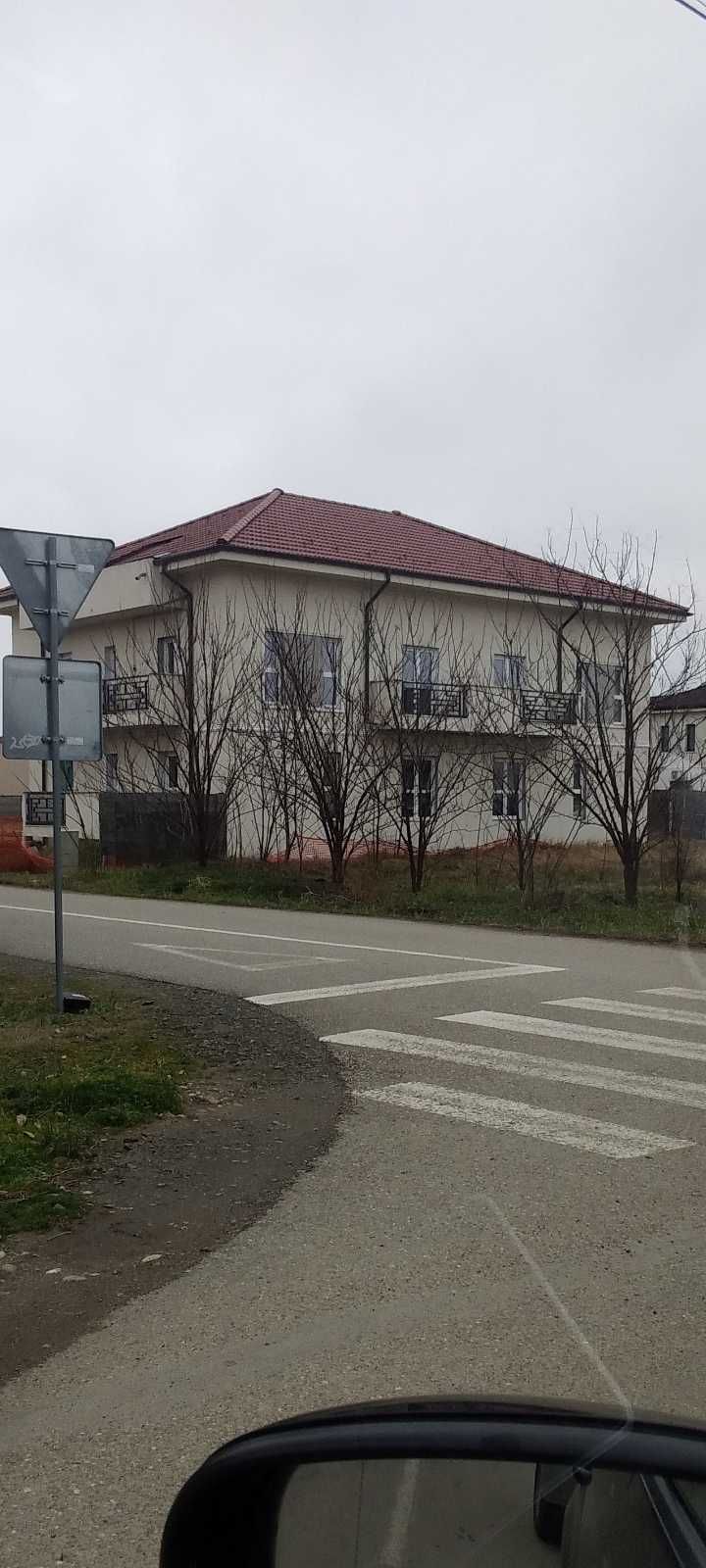 Vând Vilă, ca obiect de investiție cu 5 apartamente in Giroc