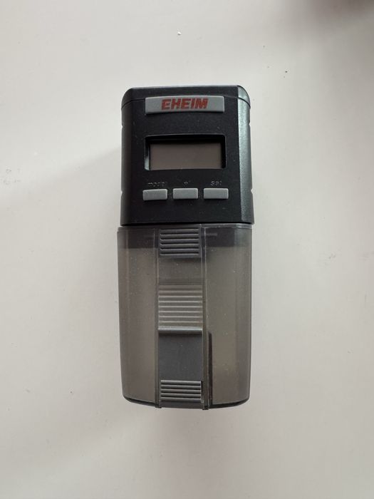 EHEIM hrănitor automat cu ventilare activă