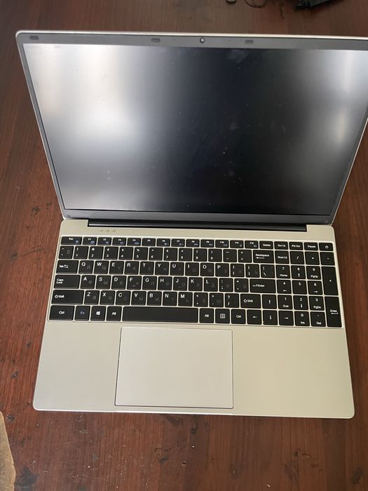 Продам офисный ноутбук почти новый