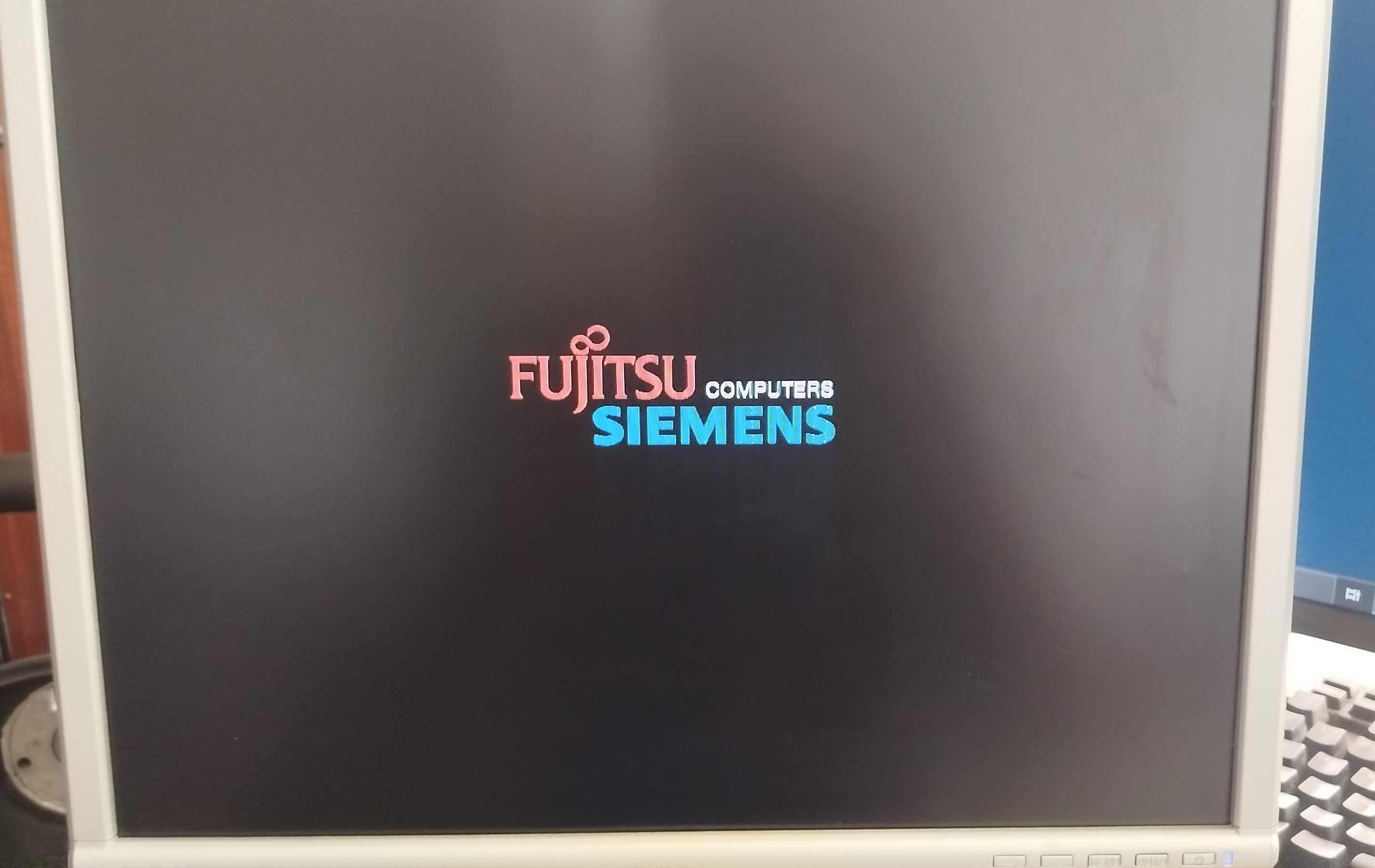 LCD Монитор Fujitsu Siemens L9ZA 19 инча с HDMI кaбел