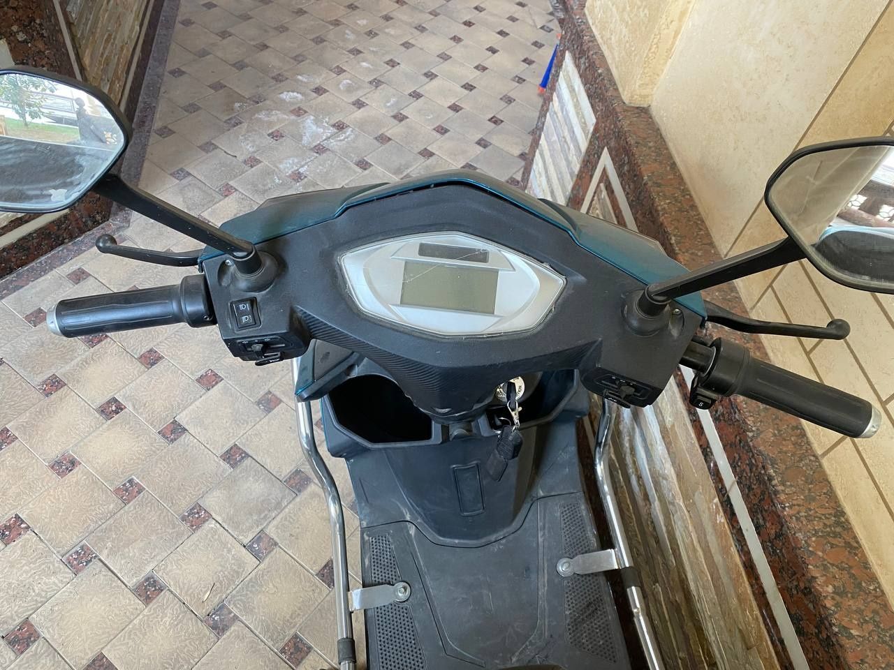 Elektro sukuter motobek