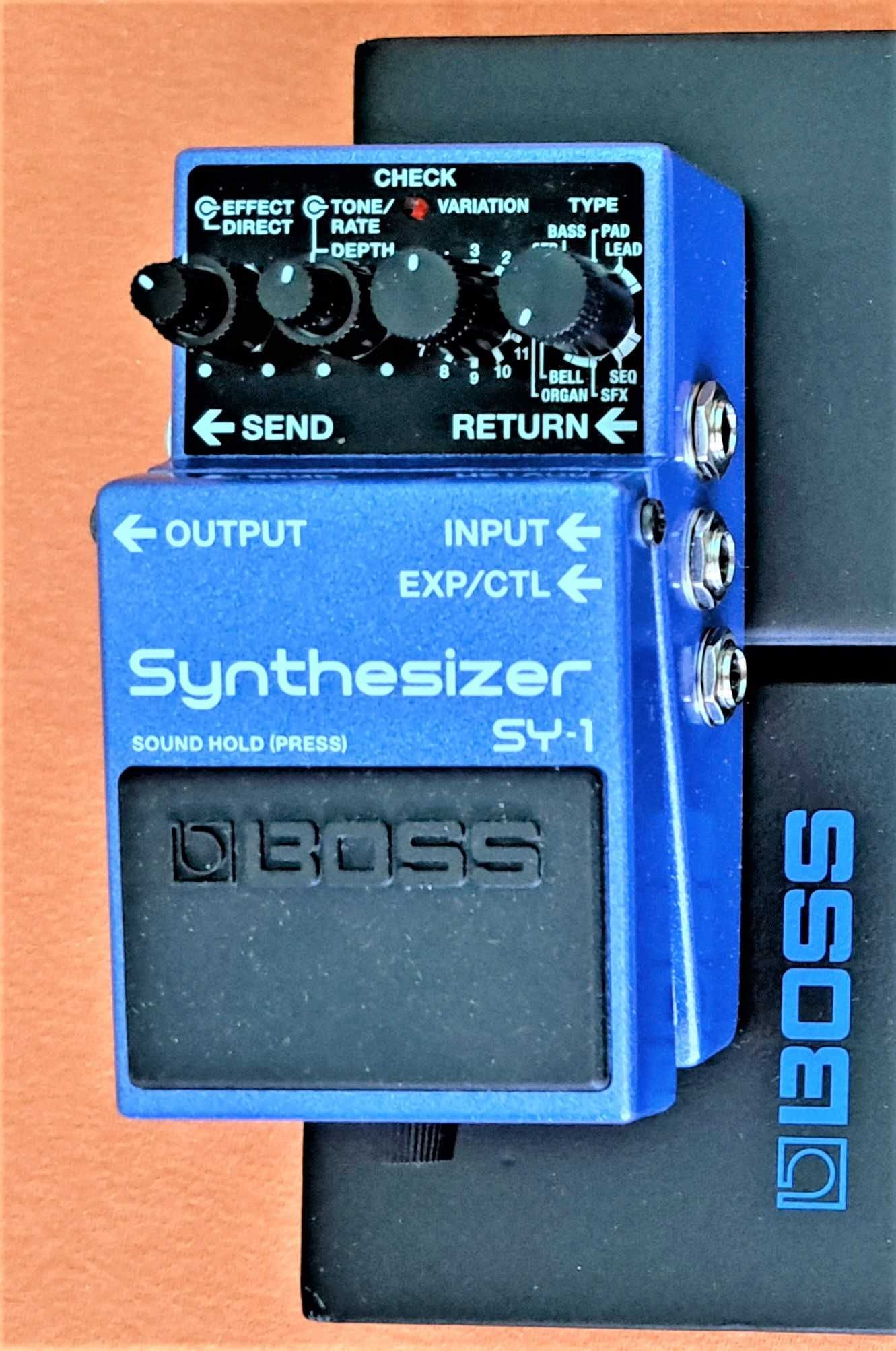 Vând pedala BOSS Synthesizer SY-1