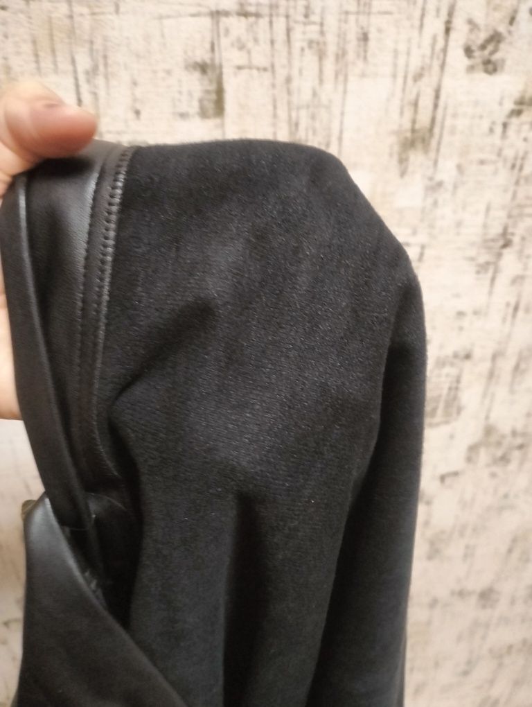 Yupka sotiladi yangidek turipti juda chiroyli
