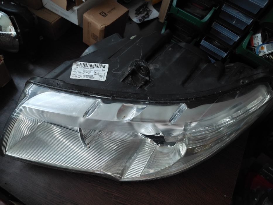 Far bi-xenon adaptiv Skoda Superb 2