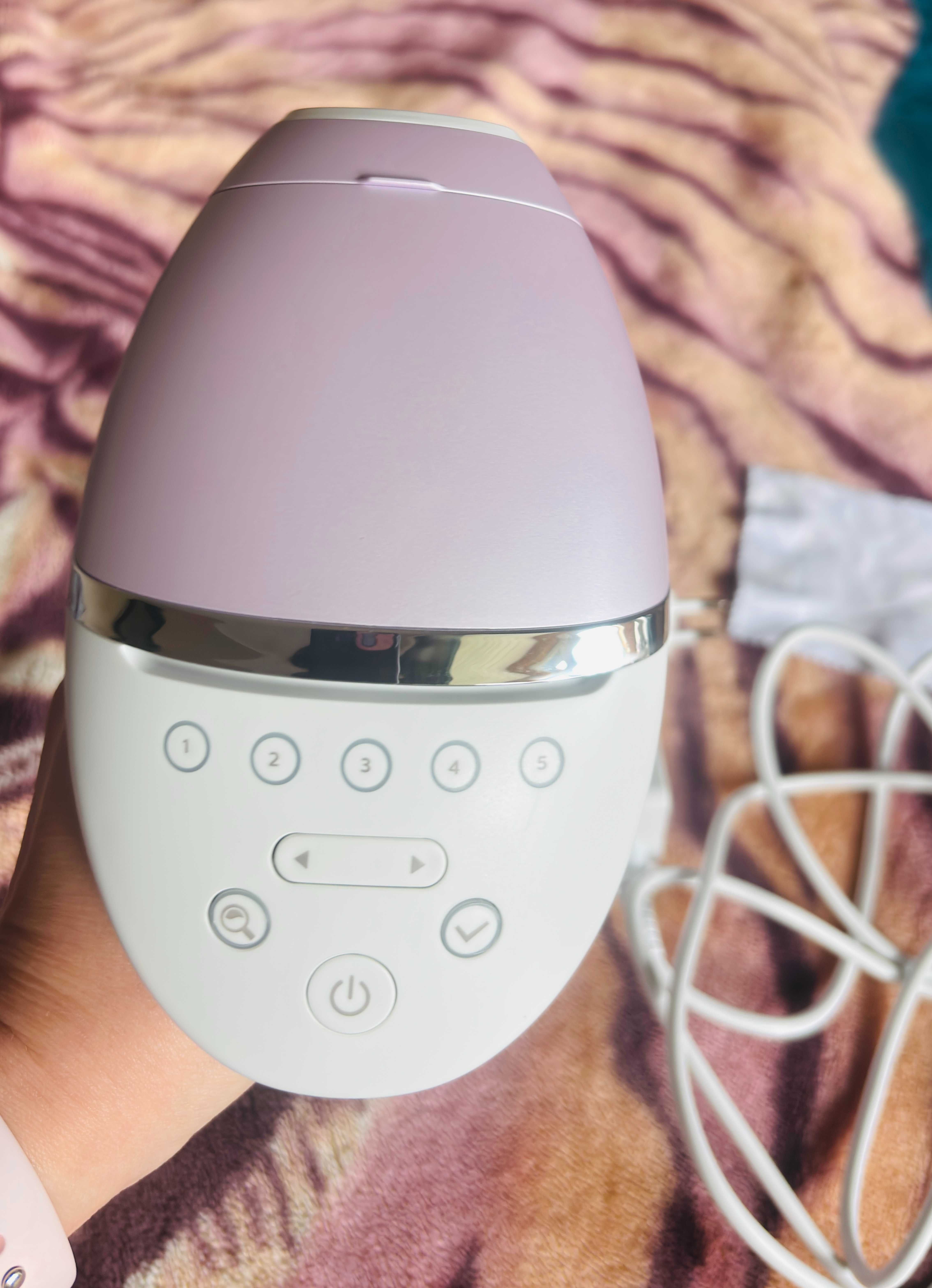 Epilator IPL Philips Lumea 8000 BRI947/00, cu fir, 450.000 impusuri