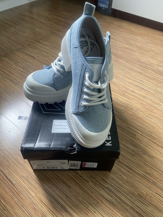 Женская обувь.