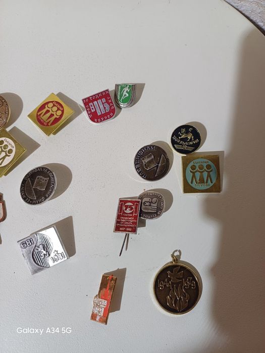 Стари значки 35лв.