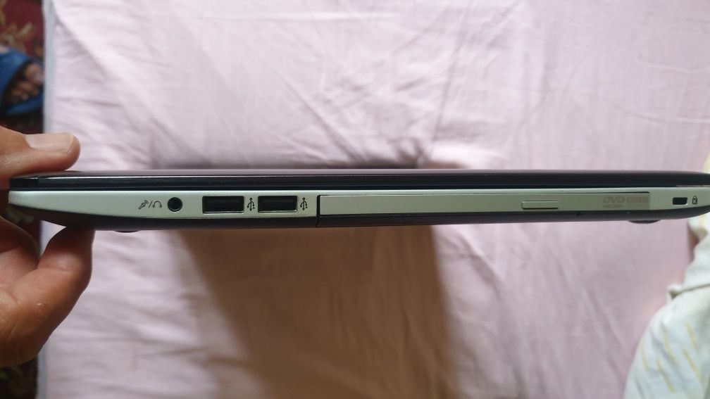 Laptop  Asus  i5 gen 3 cu p.v. dedicată vând sau schimb cu bici cu dis