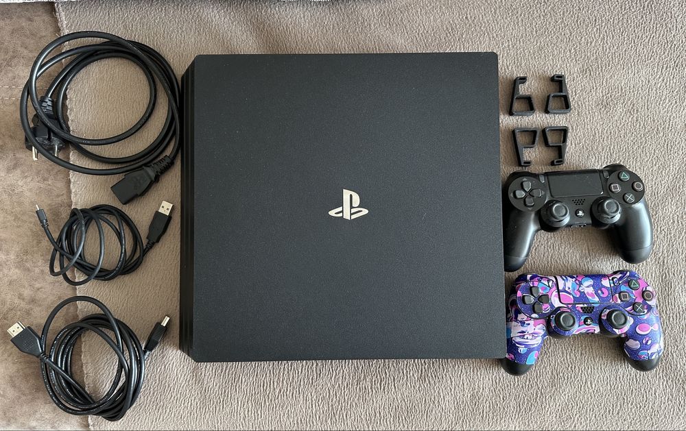 PS4 Pro 1TB + 2 джойстика + FIFA 23 + всички кабели – готов за игра!