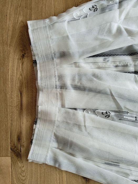 Perdea albă elegantă