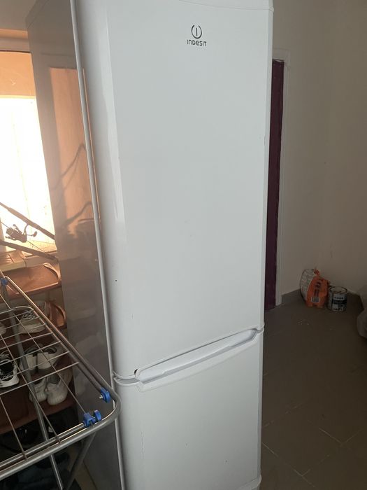 Холодильник,сломаный