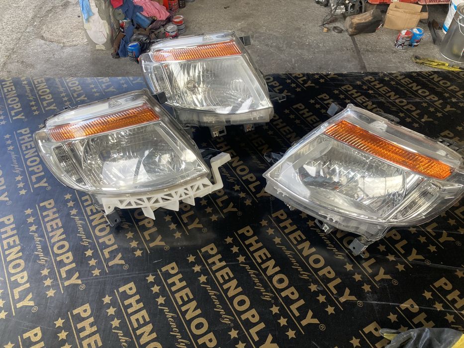 Ford Ranger 2012 година Десни Фарове