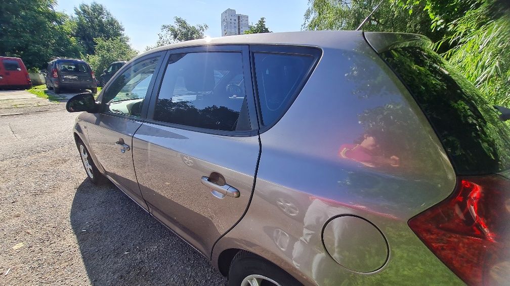 Kia Cee'd с нова газова и радио