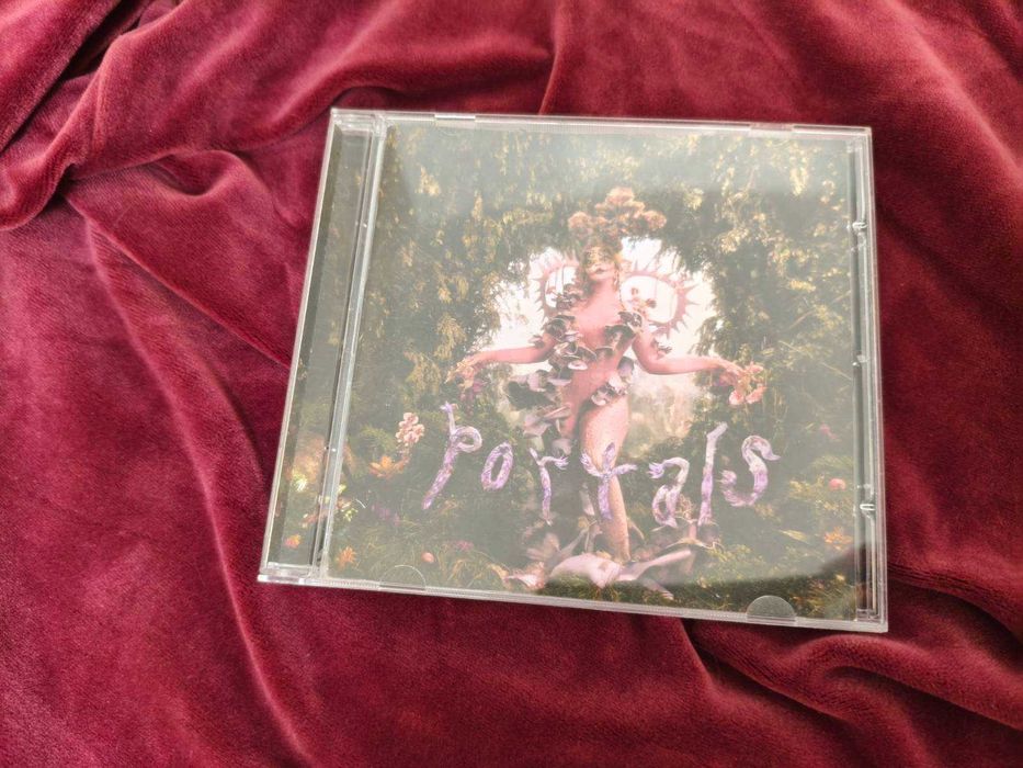 Дискове на Мелани Мартинез