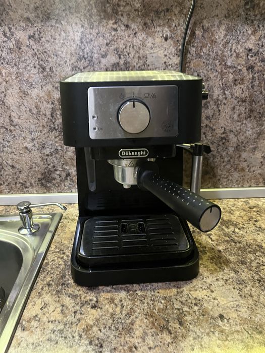 Продавам кафе машина в перфекно състояние на DELONGHI STILOSA