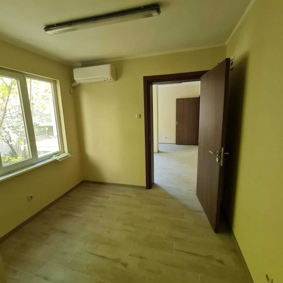 Дава се под наем Офис в Разград, Център - 27 кв.м за 229.5 € - Снимка #3