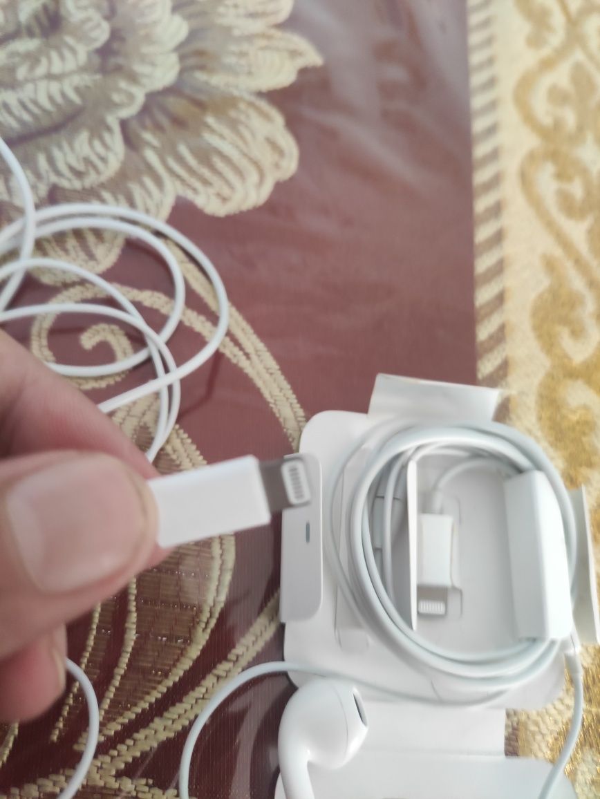 Iphone naushnik ,orginal