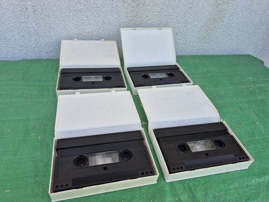 Vând 4 casete video 2000 VCC  ,240 minute. 2×2, colectie de filme