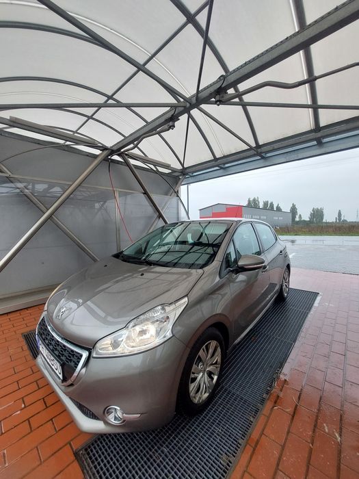 Peugeot 208 2012