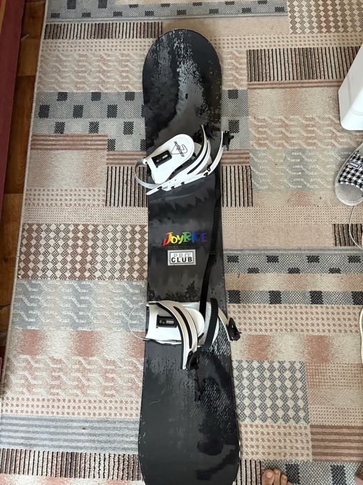 Сноуборд и крипление.