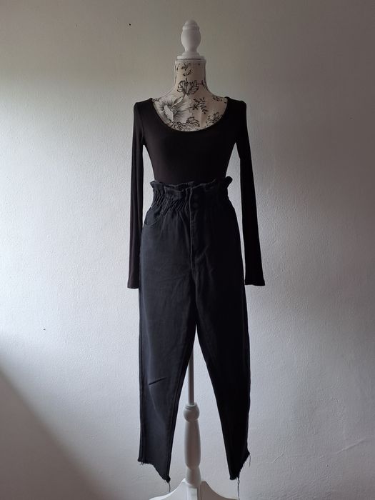 Blugi cu talie înaltă