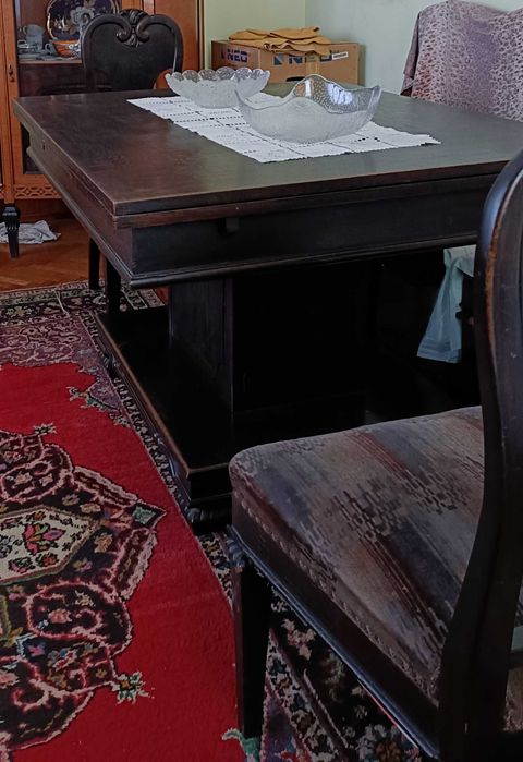 Старинни мебели от орех