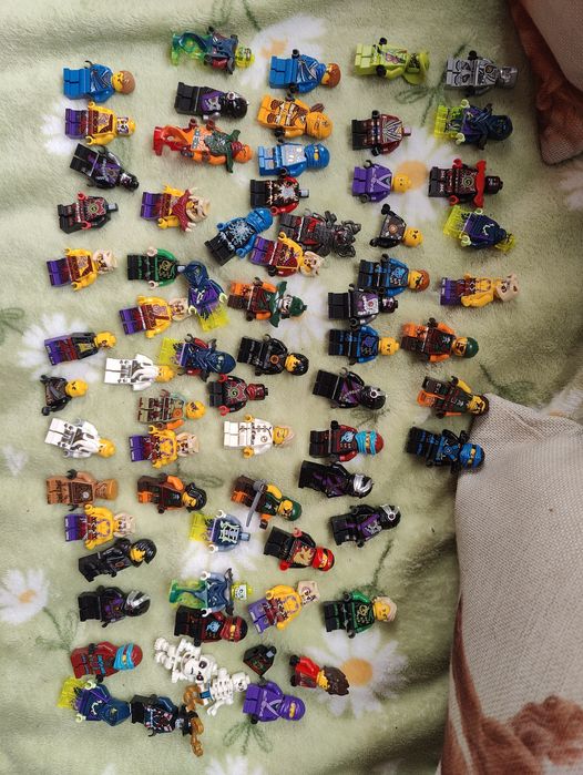 Голяма колекция Lego минифигури
