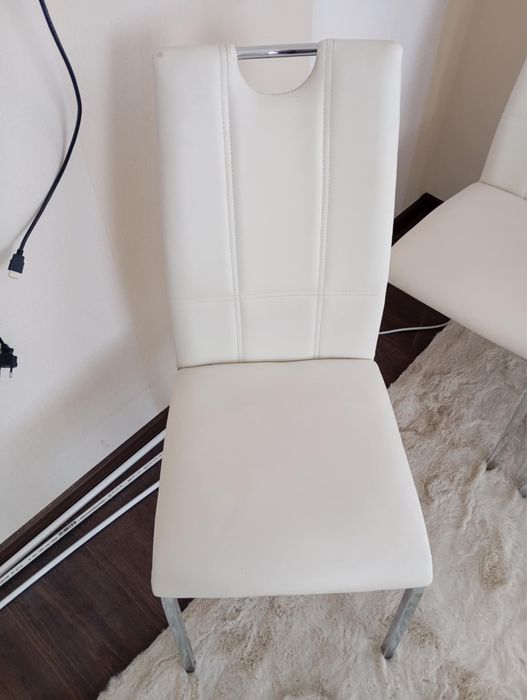 4 трапезни стол - общо 140 лв.